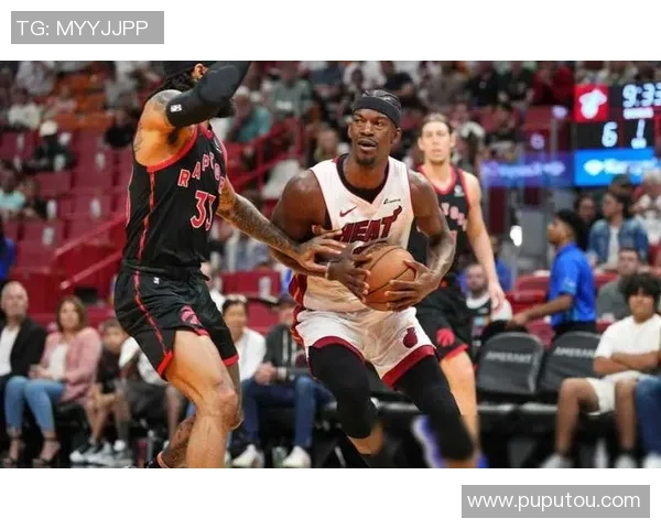 16-17赛季雷霆与76人激战回顾:明星球员的精彩表现与比赛亮点分析 16-17赛季雷霆与76人激战回顾:明星球员的精彩表现与比赛亮点分析